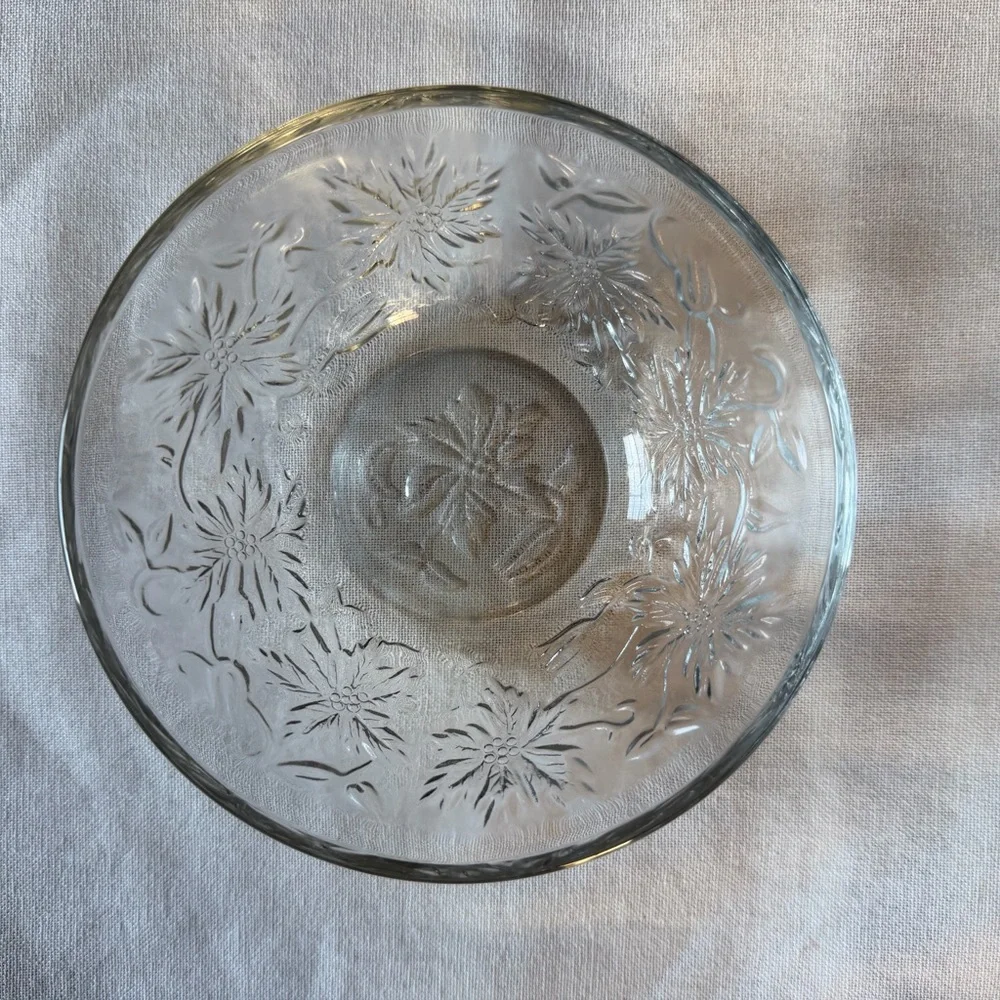 Princess House Fantasia Poinsettia Pattern Salad/Dessert Bowls Set of 4 - Picture 4 of 4